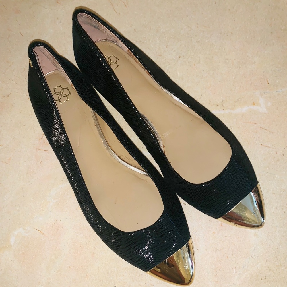 Ann Taylor Gold Cap Toe Flats! EUC!